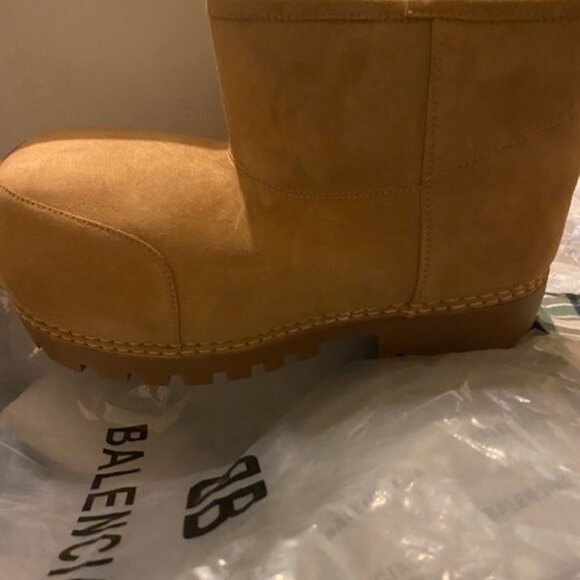 Short Balenciaga Boots